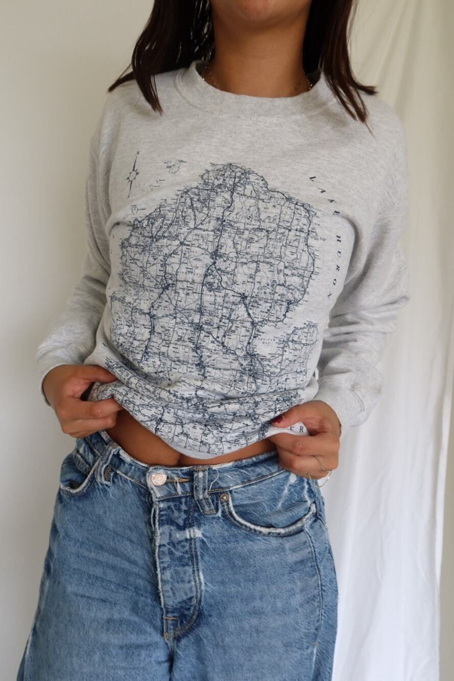 Gildan grey map sweatshirt size
